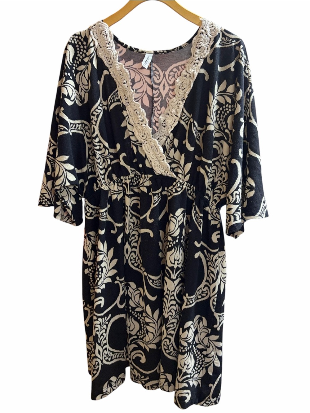 Rouge! Black and Cream Floral Lace-Trim Robe